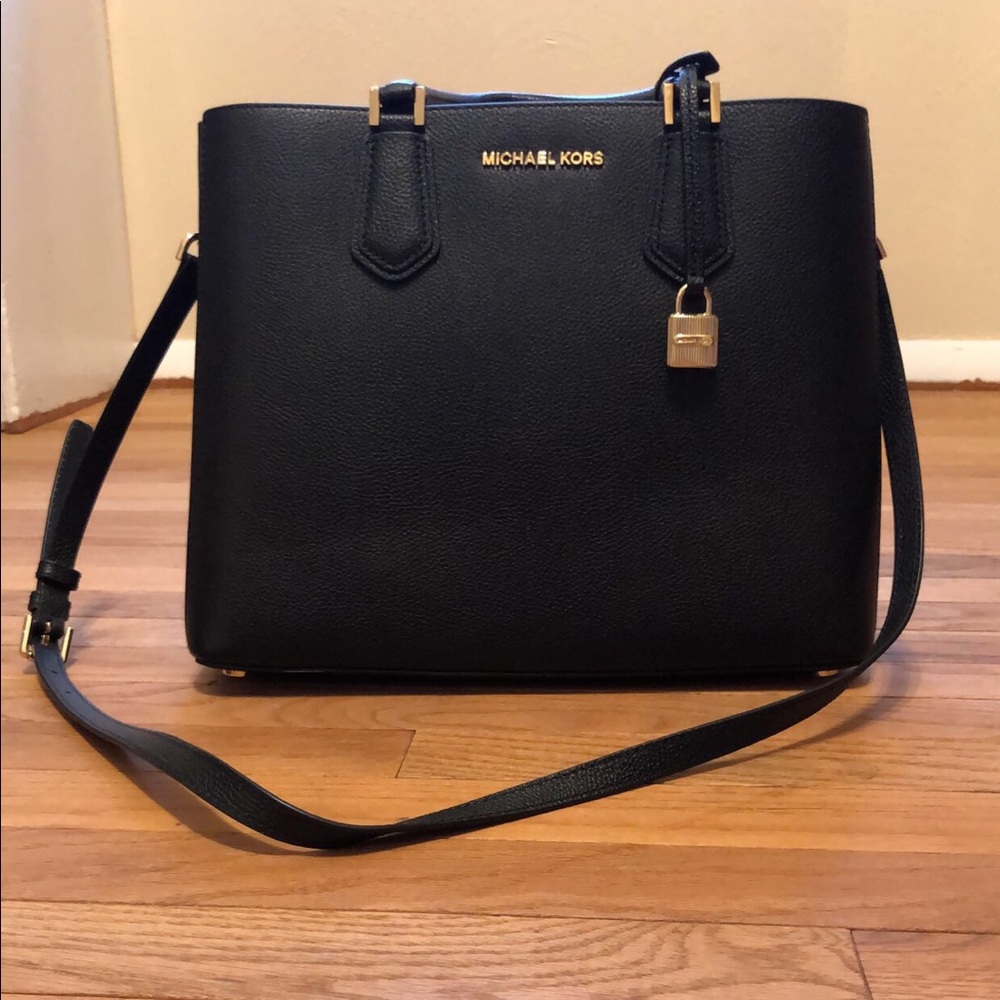 MICHAEL KORS CROSSBODY!